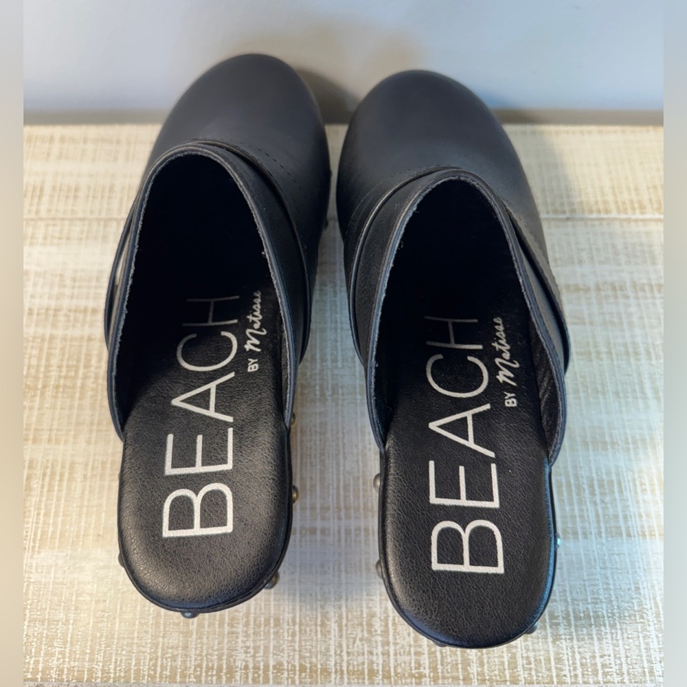 Beach by Matisse Black Clogs with Silver Studs Tan Bottom Size 9 - Picture 12 of 13